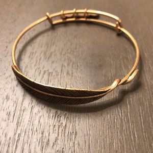 NWOT Alex and Ani Gold Feather Bracelet